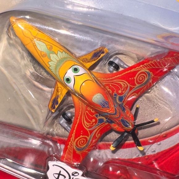 NIP Disney Planes *Ishani* 2013 World of Cars Sealed - Picture 2 of 5